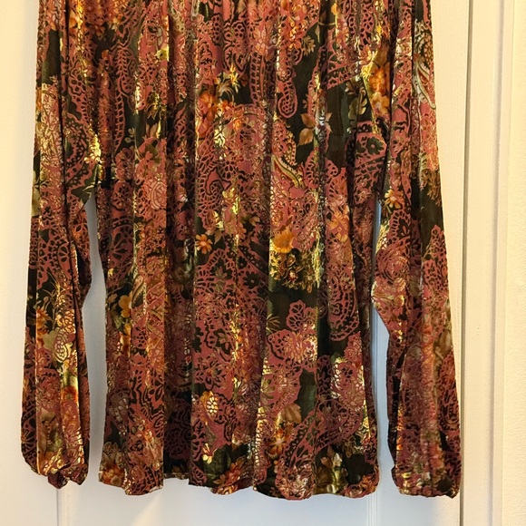Chico’s-Fall Colors/Velvet Floral Long Sleeve Top. 🎃 🍂🍁 - Picture 7 of 7